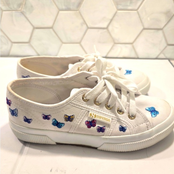 Superga Woman’s White Low Top 2750 Sneakers With Embroidered Butterflies Size 6 - Picture 1 of 6